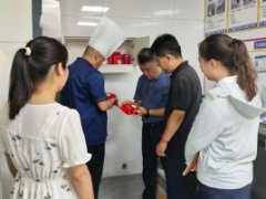 做好餐饮具清洗施设备的洁净